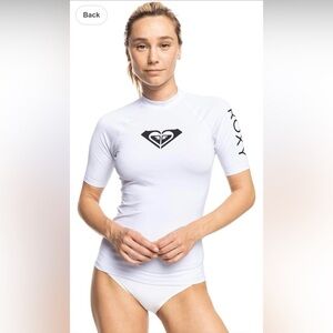 NWT Roxy
Juniors' Whole Hearted Short Sleeve Rash Guard Large